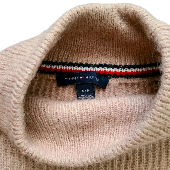 (Pre-loved) Tommy Hilifger Wool Turtleneck Sweater - Picture 9 of 9